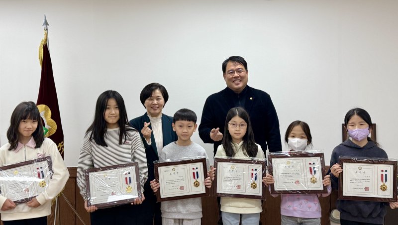 AISW 활성화 교육 성과공유회 우수 학생 6명 단체사진(서울시 제공)