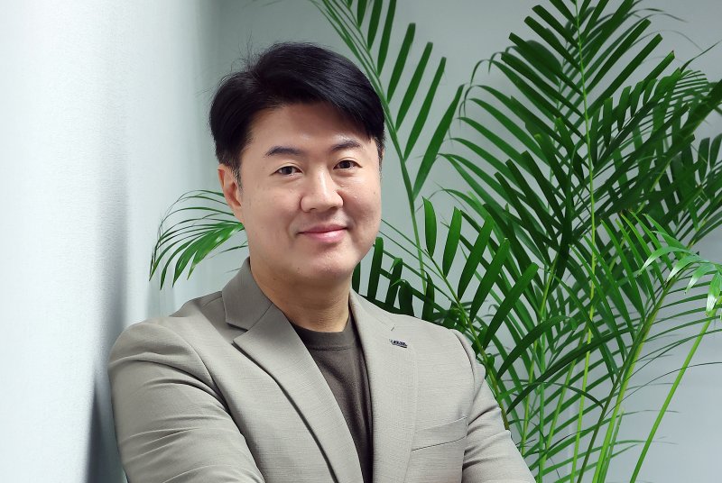 전화성 한국초기투자액셀러레이터협회 회장이 27일 서울 종로구 뉴스1 사옥에서 뉴스1과 인터뷰를 앞두고 포즈를 취하고 있다. 2025.11.27/뉴스1 ⓒ News1 김진환 기자