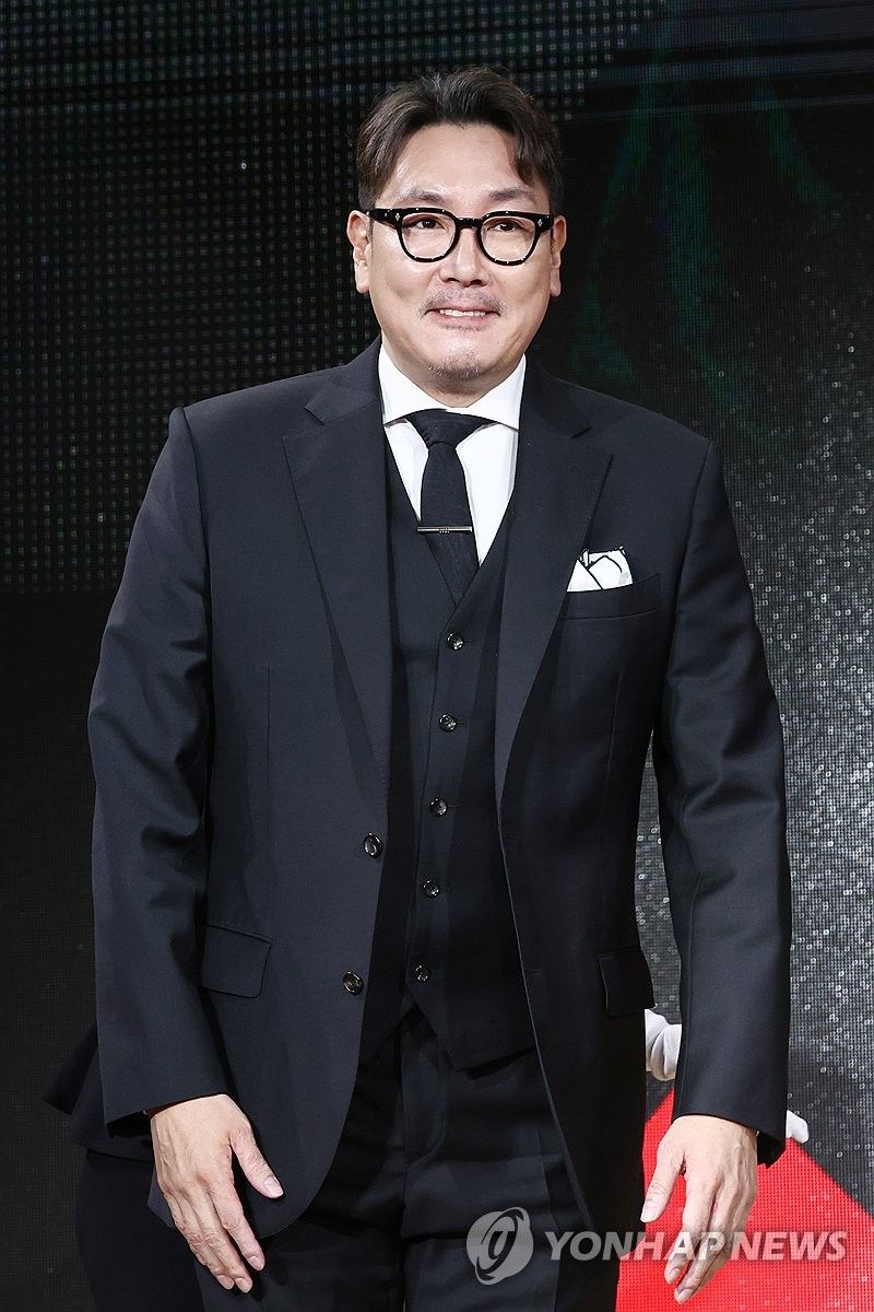 "술 마시면 개, 안 겪어 본 사람 몰라"…커지는 조진웅 논란