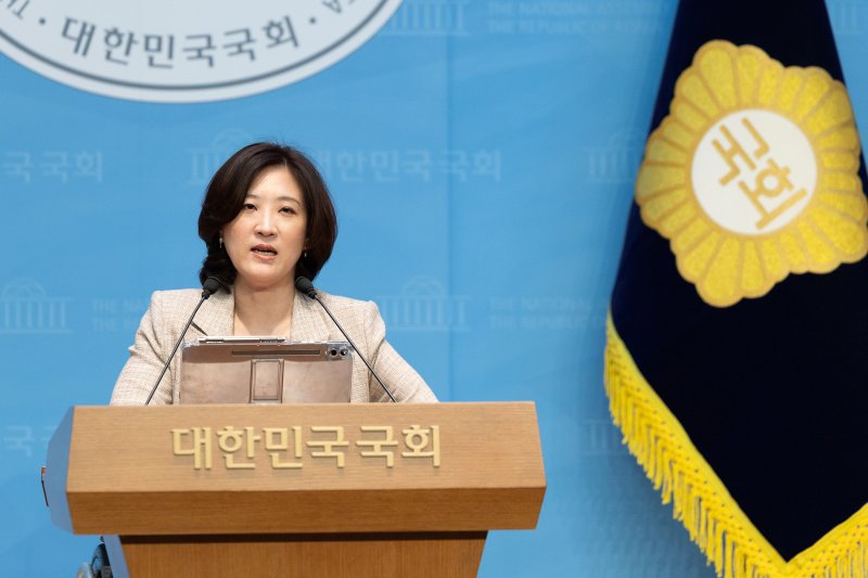 최보윤 국민의힘 수석대변인이 21일 서울 여의도 국회에서 야당탄압·독재정치 국민 규탄대회 및 허위조작·사법부겁박, 특검 관련 논평을 하고 있다. 2025.9.21/뉴스1 ⓒ News1 이승배 기자