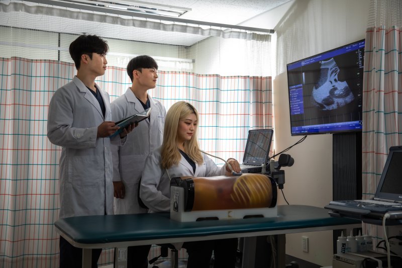 방사선학과 내 개설된 소단위 전공 과정 중 ‘복부 초음파 영상학 과정’ 진행 모습.(대전보건대학교 제공. 재판매 및 DB금지)/뉴스1