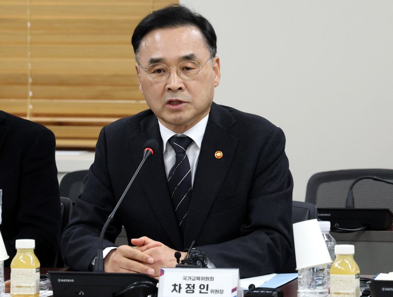 [서울=뉴시스] 추상철 기자 = 차정인 국가교육위원회 위원장이 8일 오전 서울 종로구 정부서울청사에서 열린 '인문사회 특별위원회 위촉식 및 1차 회의에서 발언을 하고 있다. 2025.12.08. scchoo@newsis.com