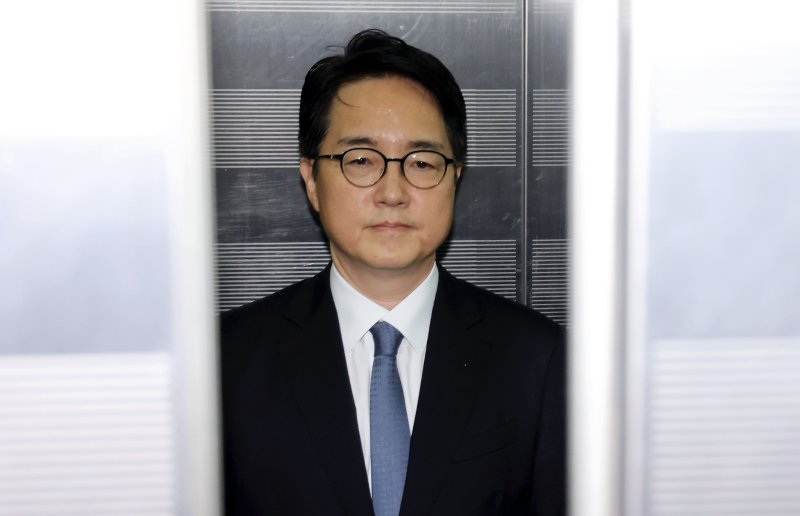 [서울=뉴시스] 홍효식 기자 =12·3 비상계엄 관련 내란·외환 혐의를 수사하는 특별검사팀이 11일 심우정 전 검찰총장을 피고발인 신분으로 소환했다. 사진은 심 전 총장이 9월 30일 오전 서울 서초구 순직해병 특검 사무실에 피의자 소환 조사를 받기 위해 출석하는 모습. 2025.09.30. yesphoto@newsis.com