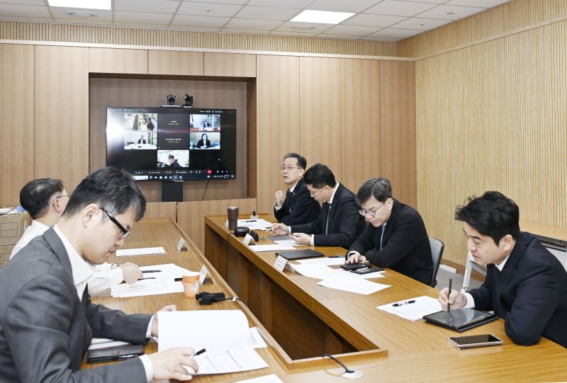 이형일 기획재정부 차관이 11일 오전 세종시 정부세종청사에서 열린 '거시경제금융회의'를 주재하고 있다. (기획재정부 제공. 재판매 및 DB 금지)