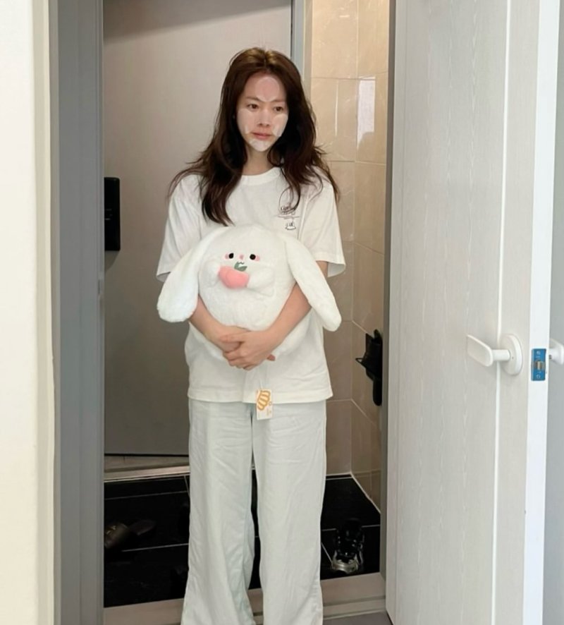 [서울=뉴시스] 배우 한지민. (사진=한지민 인스타그램 캡처) 2025.12.11. photo@newsis.com *재판매 및 DB 금지