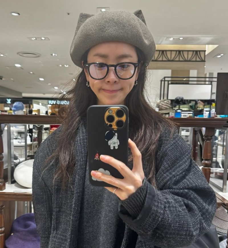 [서울=뉴시스] 배우 한지민. (사진=한지민 인스타그램 캡처) 2025.12.11. photo@newsis.com *재판매 및 DB 금지