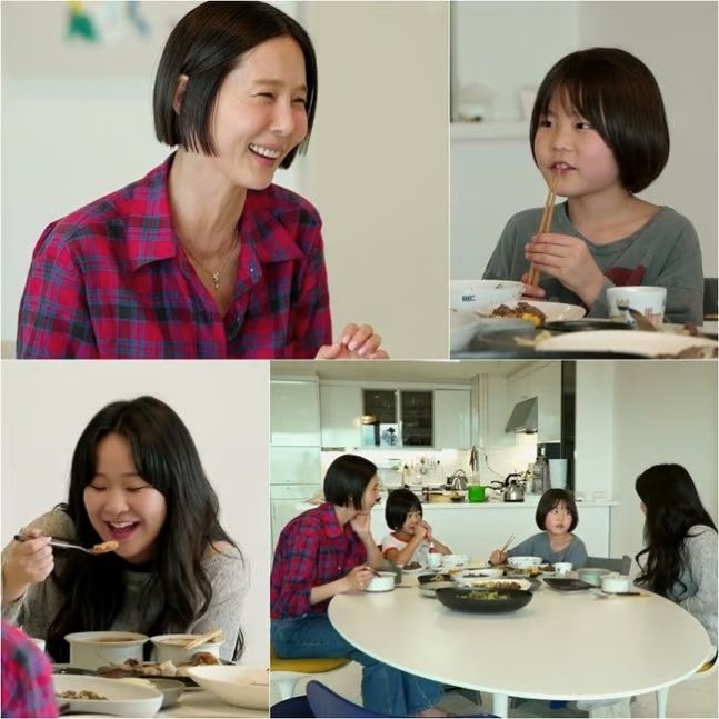 [서울=뉴시스] 11일 오후 방송되는 MBN 예능 프로그램 '퍼즐트립' 3부에서는 김나영이 해외 입양인 케이티를 자신의 집으로 초대하는 모습이 그려진다. (사진=KBS 제공) 2025.12.11. photo@newsis.com *재판매 및 DB 금지