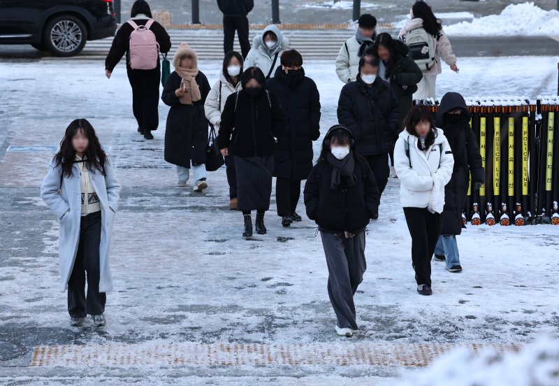 민들이 출근길 발걸음을 옮기고 있다.(사진은 기사 내용과 무관함) / 뉴스1 ⓒ News1