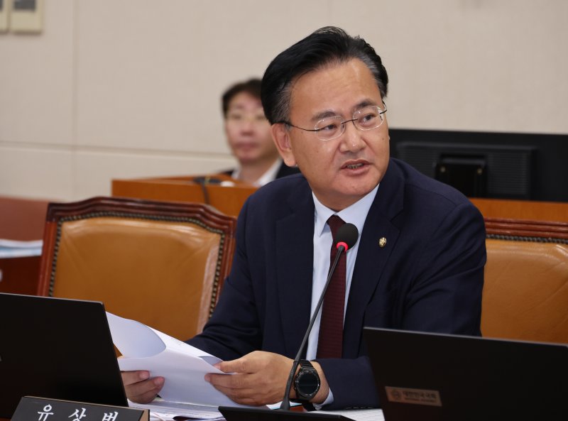 [서울=뉴시스] 김금보 기자 = 유상범 국민의힘 의원이 지난 10월20일 서울 여의도 국회에서 열린 기획재정위원회 국정감사에서 질의를 하고 있다. 2025.10.21. kgb@newsis.com