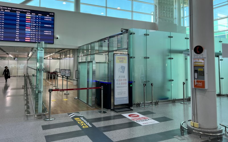 [부산=뉴시스] 원동화 기자 = 김해국제공항 국제선터미널 D구역 제2출국장 모습. 2025.11.04. dhwon@newsis.com
