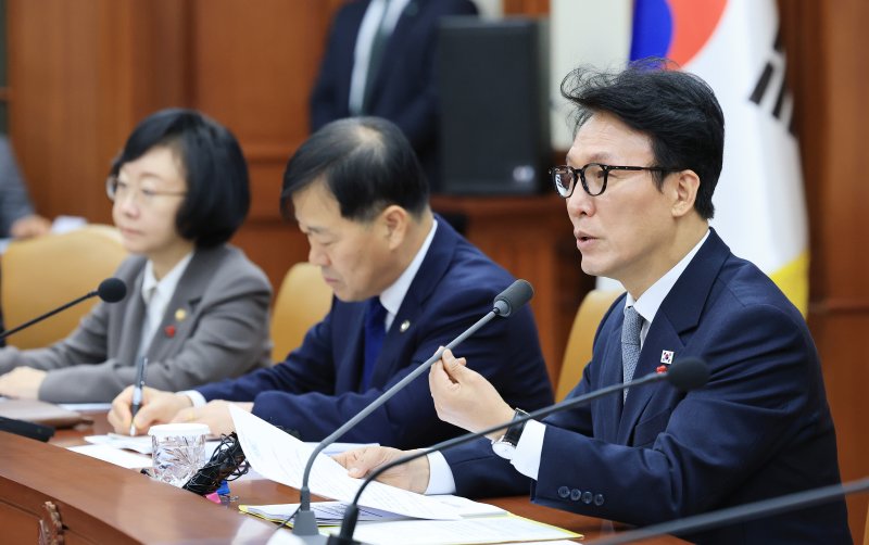 김민석 국무총리가 10일 서울 종로구 정부서울청사에서 열린 국가정책조정회의에서 모두발언을 하고 있다. 2025.12.10/뉴스1 ⓒ News1 임세영 기자