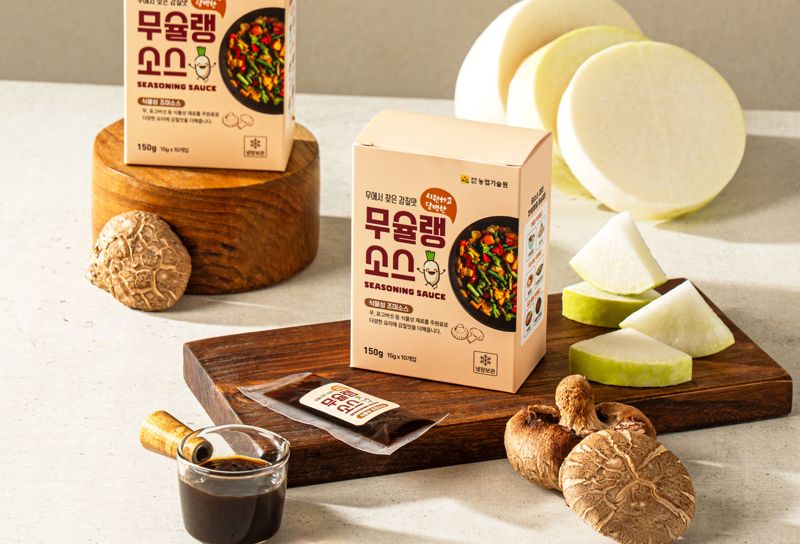 전남농업기술원은 '굴 소스'를 대체할 다용도 '무 조미소스'<사진>를 개발했다고 11일 밝혔다. 전남농업기술원 제공