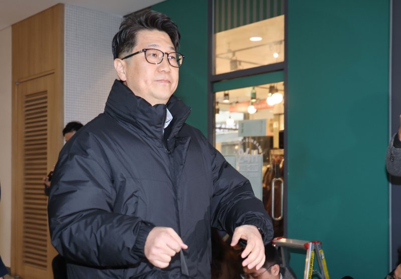 쿠팡 일용직 노동자 퇴직금 미지급 사건 수사 과정에서 외압이 있었다고 폭로한 문지석 검사가 11일 오전 서울 서초구 안권섭 특별검사팀 사무실에 참고인 신분으로 출석하고 있다. 2025.12.11/뉴스1 ⓒ News1 이광호 기자