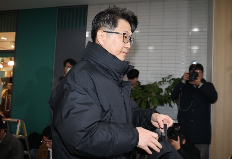 쿠팡 일용직 노동자 퇴직금 미지급 사건 수사 과정에서 외압이 있었다고 폭로한 문지석 검사가 11일 오전 서울 서초구 안권섭 특별검사팀 사무실에 참고인 신분으로 출석하고 있다. 2025.12.11/뉴스1 ⓒ News1 이광호 기자