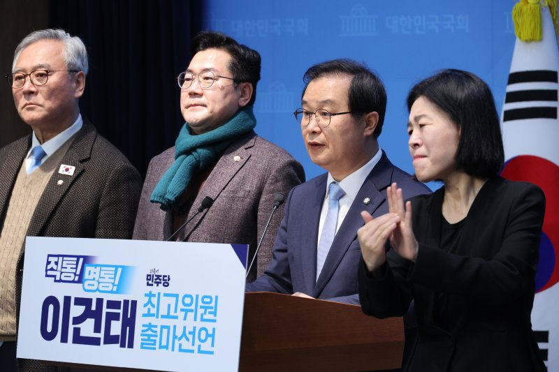 이건태 더불어민주당 의원이 11일 서울 여의도 국회 소통관에서 최고위원 출마 선언 기자회견을 하고 있다. 2025.12.11/뉴스1 ⓒ News1 신웅수 기자