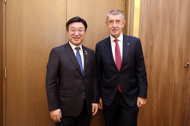 윤호중 행정안전부 장관이 9일(현지시각) 안드레이 바비쉬 체코 총리 접견했다