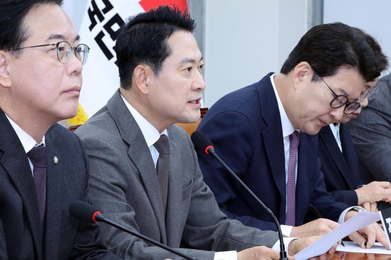 장동혁 국민의힘 대표가 11일 국회에서 열린 최고위원회의에서 발언을 하고 있다. 사진=박범준 기자