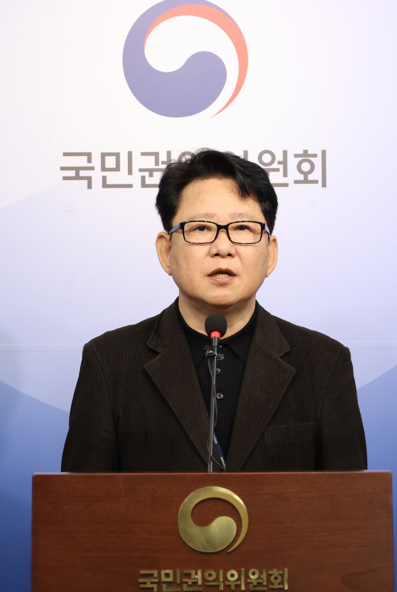 김원한 국민권익위원회 사회복지심판과장이 11일 세종시 정부세종청사에서 중앙행정심판위원회는 근로복지공단을 상대로 퇴직 근로자가 제기한 체불임금에 대한 대지급금 지급거부처분 취소청구 사건에 대해 인용 재결했다고 밝히고 있다. 뉴시스