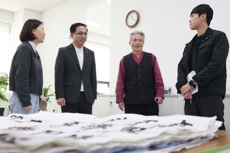박희조 동구청장이 문화원 현장점검을 하고 있다.(뉴스1 제공. 재판매 및 DB금지)/뉴스1