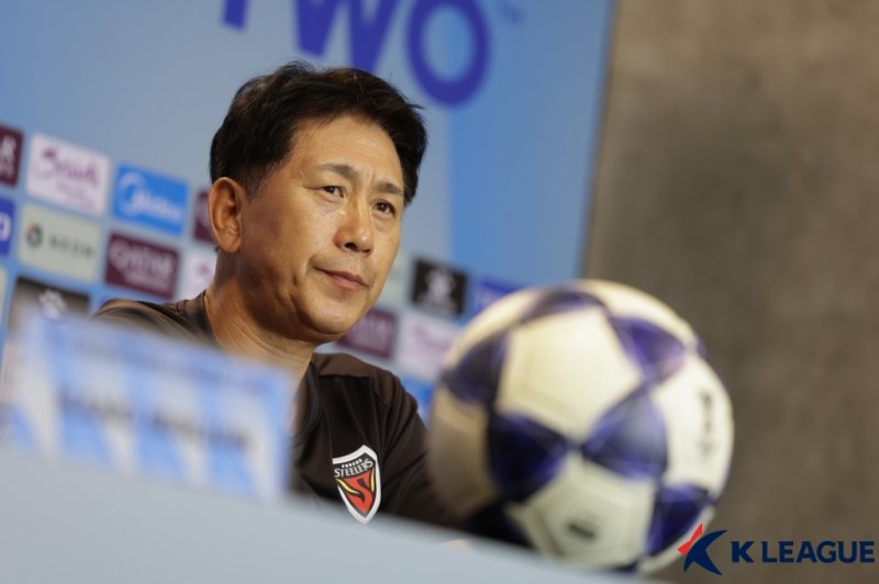 [서울=뉴시스] 프로축구 K리그1 포항스틸러스의 박태하 감독. (사진=한국프로축구연맹 제공) *재판매 및 DB 금지