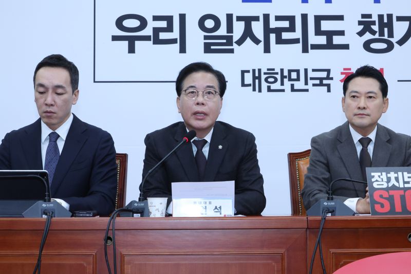 송원석 샌즈 카지노 사이트의힘 원내대표가 11일 국회에서 열린 최고위원회의에서 발언을 하고 있다. 사진=박범준 기자