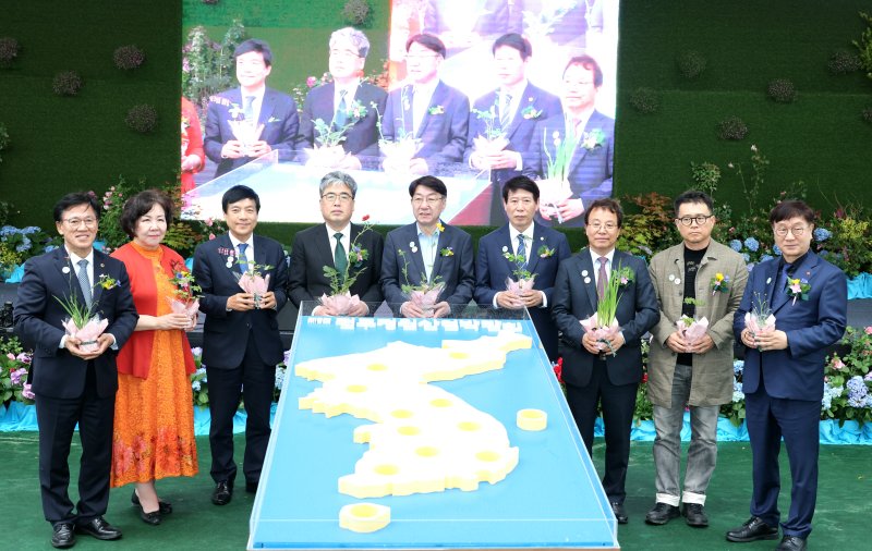 [전주=뉴시스]윤난슬 기자 = 전북 전주시는 정원 규모와 행사장을 대폭 확대한 역대 최대 규모의 ' '2026 대한민국 전주정원산업박람회'를 내년 4~5월 중 개최할 예정이라고 11일 밝혔다. (사진=전주시 제공) photo@newsis.com