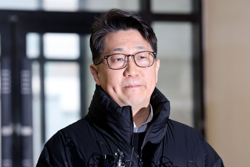 쿠팡 일용직 노동자 퇴직금 미지급 사건 수사 과정에서 외압이 있었다고 폭로한 문지석 검사가 11일 오전 서울 서초구 안권섭 특별검사팀 사무실에 참고인 신분으로 출석하며 발언하고 있다. 2025.12.11/뉴스1 ⓒ News1 이광호 기자