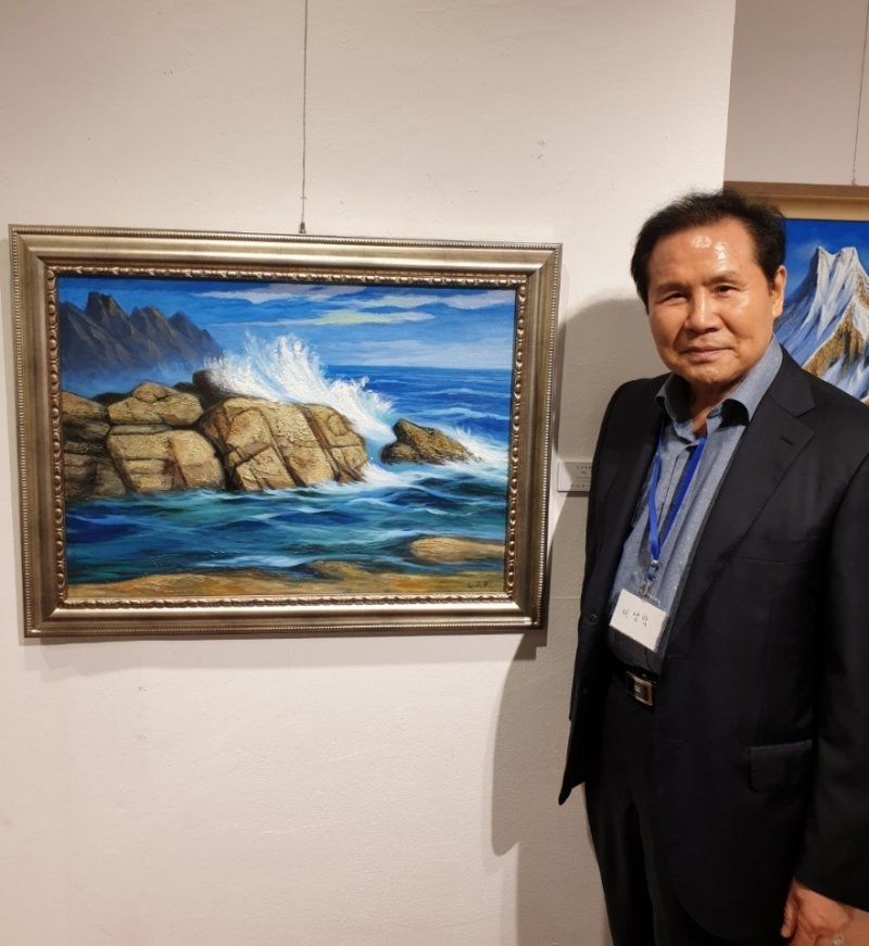 고향 전북 정읍시에 2000만 원의 고향사랑기부금을 기탁한 이상락 씨. 평생 약사로 활동해 온 이씨는 최근 아마추어 화가로 변신해 제2의 인생을 펼치고 있다.(정읍시 제공. 재판매 및 DB금지)/뉴스1