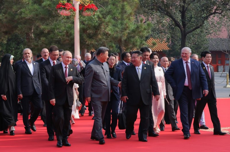 (평양 노동신문=뉴스1) = 지난 9월 3일 김정은 당 총비서가 중국인민항일전쟁 및 세계반파쇼전쟁승리(전승절) 80돌(주년) 기념행사에 참석해 시진핑 국가주석, 블라디미르 푸틴 러시아 대통령과 나란히 걷고 있다. [국내에서만 사용가능. 재배포 금지. DB 금지. For Use Only in the Republic of Korea. Redistribution Prohibited] rodongphoto@news1.kr