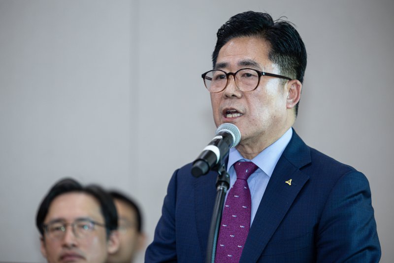 김규환 대한석탄공사 사장이 29일 오전 서울 여의도 제424회 국회(임시회) 산업통상자원중소벤처기업위원회 제3차 전체회의에서 강승규 국민의힘 의원의 질의에 답변하고 있다. 2025.4.29/뉴스1 ⓒ News1 이재명 기자