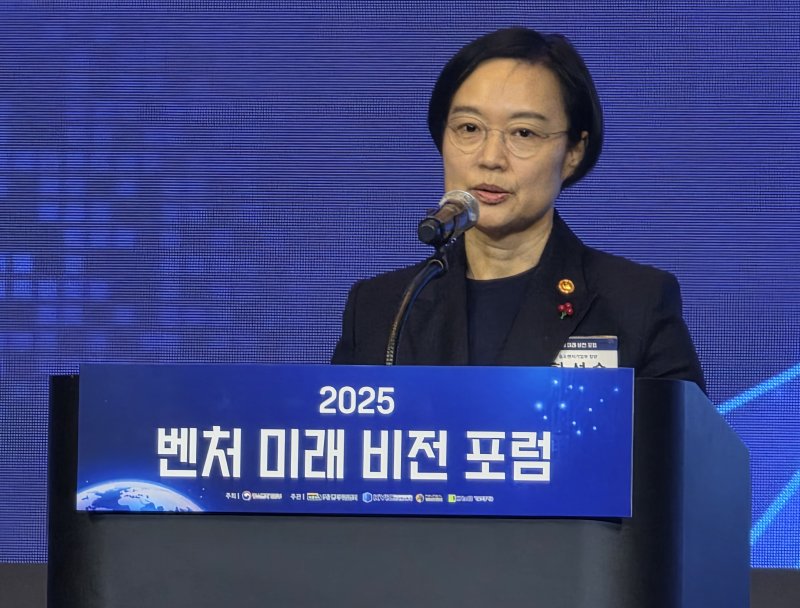 [서울=뉴시스] 강은정 기자=한성숙 중소벤처기업부 장관. 2025.12.11. eunduck@newsis.com *재판매 및 DB 금지