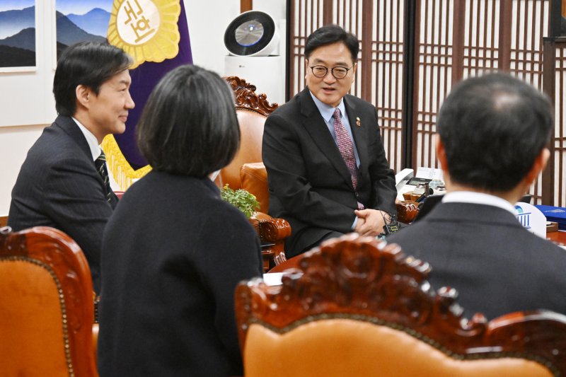 우원식 국회의장이 11일 서울 여의도 국회 의장집무실에서 열린 개혁진보 4당 정치개혁 연석회의 면담에서 인사말하고 있다. (공동취재) 2025.12.11/뉴스1 ⓒ News1 이승배 기자