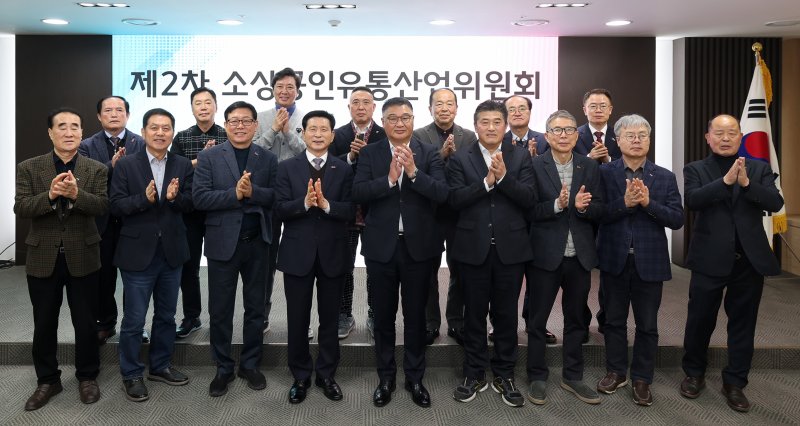 [서울=뉴시스]중소기업중앙회, 2025년 '제2차 소상공인유통산업위원회' 개최.(사진=중소기업중앙회 제공) 2025.12.11. photo@newsis.com *재판매 및 DB 금지