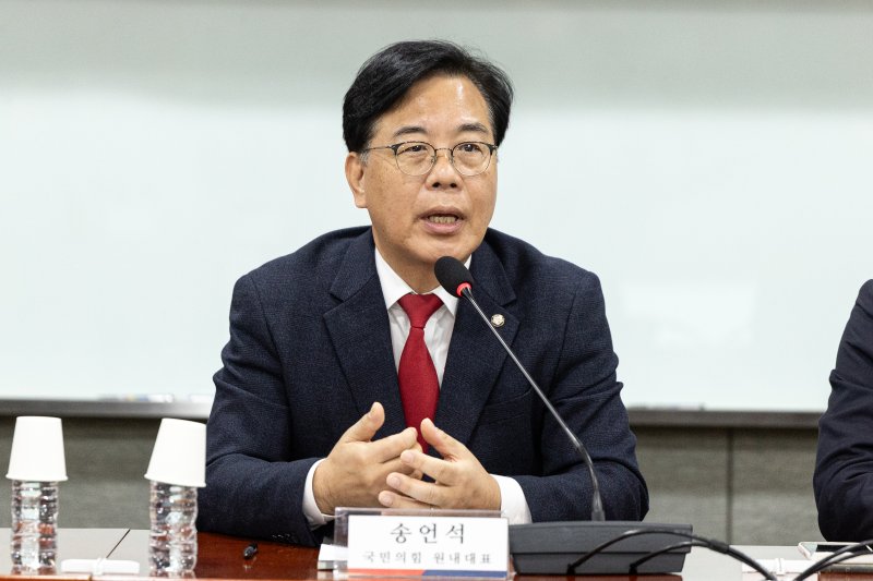 송언석 국민의힘 원내대표가 10일 서울 여의도 국회 의원회관에서 열린 '국가보안법 폐지, 누구를 위한 것인가' 토론회에 참석해 축사하고 있다. 2025.12.10/뉴스1 ⓒ News1 이승배 기자