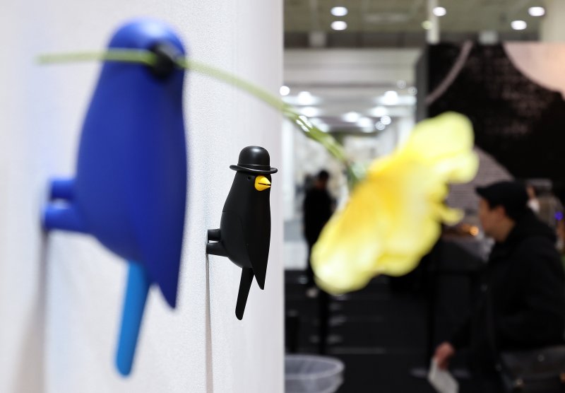 11일 서울 강남구 코엑스에서 열린 '2025 공예트렌드페어'에 새 오브제가 전시돼 있다. 2025.12.11/뉴스1 ⓒ News1 구윤성 기자