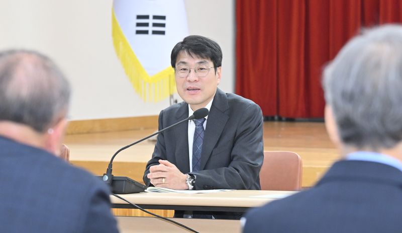 간부회의를 주재하고 있는 김정기 대구시장 권한대행(행정부시장). 대구시 제공