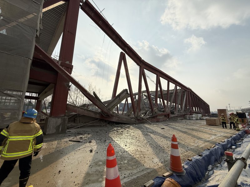 11일 오후 1시 58분쯤 광주 서구 치평동(상무지구)의 광주대표도서관 공사 현장에서 레미콘 타설 중 붕괴 사고가 발생했다. 사진은 사고 현장 모습. 2025.12.11/뉴스1 ⓒ News1 김태성 기자