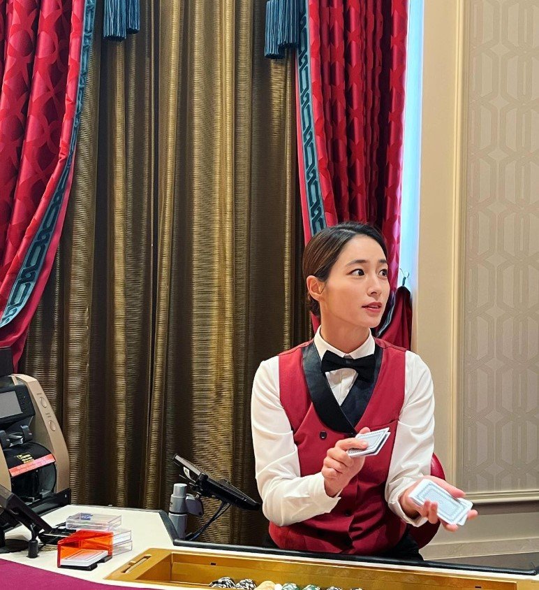 '이병헌♥' 이민정, 카지노 딜러 변신…"올인2 나오나요?"