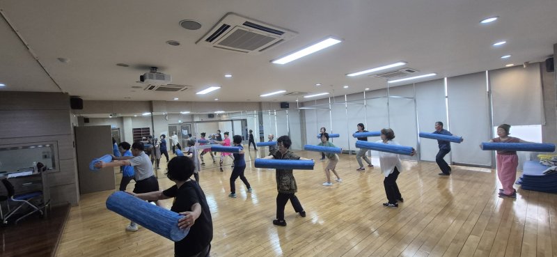 [서울=뉴시스] 백세건강 운동. 2025.12.11. (사진=성북구 제공) *재판매 및 DB 금지