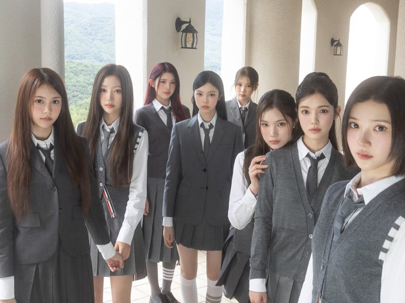 하츠투하츠, 데뷔 1년 만에 첫 팬미팅…'하츠 투 하우스'