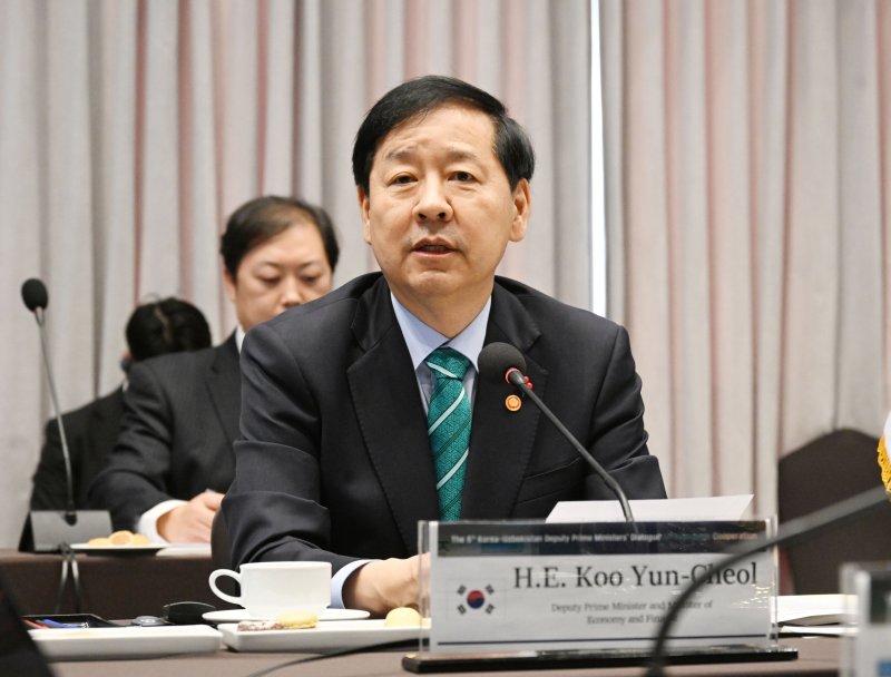 구윤철 부총리 겸 기획재정부 장관이 8일 오후 서울 용산구 서울드래곤시티 호텔에서 열린 '제6차 한-우즈벡 경제부총리 회의'에 참석해 발언하고 있다. (기획재정부 제공. 재판매 및 DB 금지) 2025.12.8/뉴스1