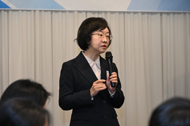 [서울=뉴시스] 오유경 식품의약품안전처 처장은 11일 서울 종로구의 한 식당에서 기자간담회를 열고 식의약 현안 질의에 대해 답했다. (사진=식약처 제공) 2025.12.11. *재판매 및 DB 금지