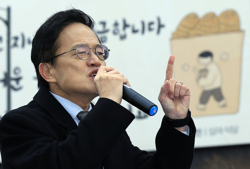 박주민 더불어민주당 의원이 11일 오전 서울 광화문 광장에서 서울시장 출마를 선언하고 있다. 2025.12.11/뉴스1 ⓒ News1 박정호 기자