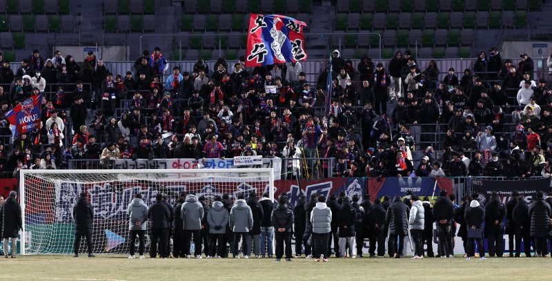 수원FC 이사회 전원이 강등 책임을 지고 사임한다. /뉴스1 ⓒ News1 구윤성 기자