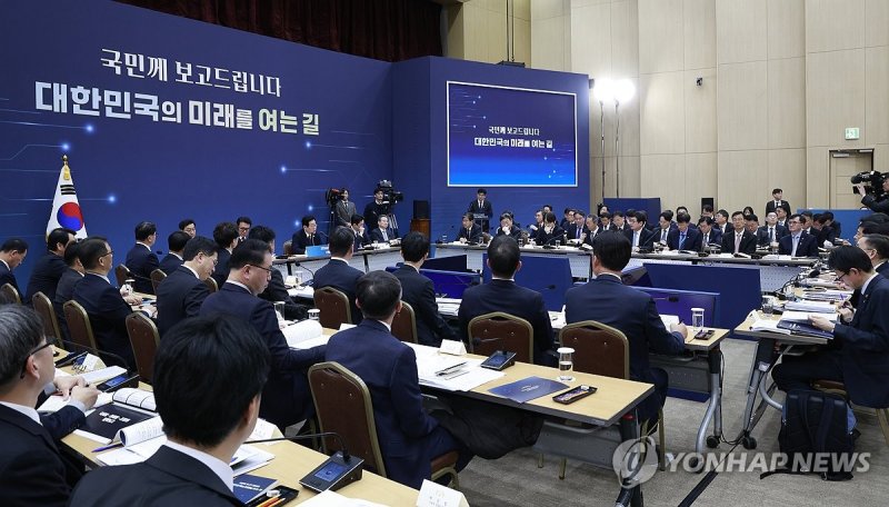 이재명 대통령, 취임 후 첫 업무보고 (출처=연합뉴스)