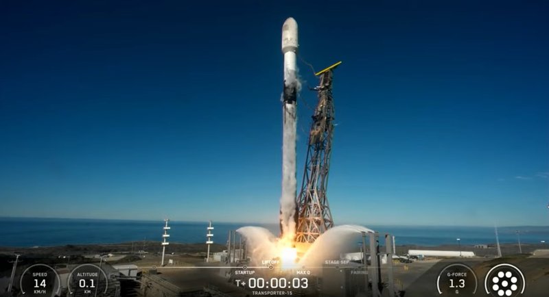 경기도가 지방정부 최초로 추진한 기후위성 '경기기후위성 1호기'가 29일 오전 3시 44분 미국 캘리포니아 밴덴버그 우주군기지에서 스페이스X 팰컨9 로켓에 실려 발사되고 있다. (경기도청 유튜브, 재판매 및 DB 금지) 2025.11.29/뉴스1