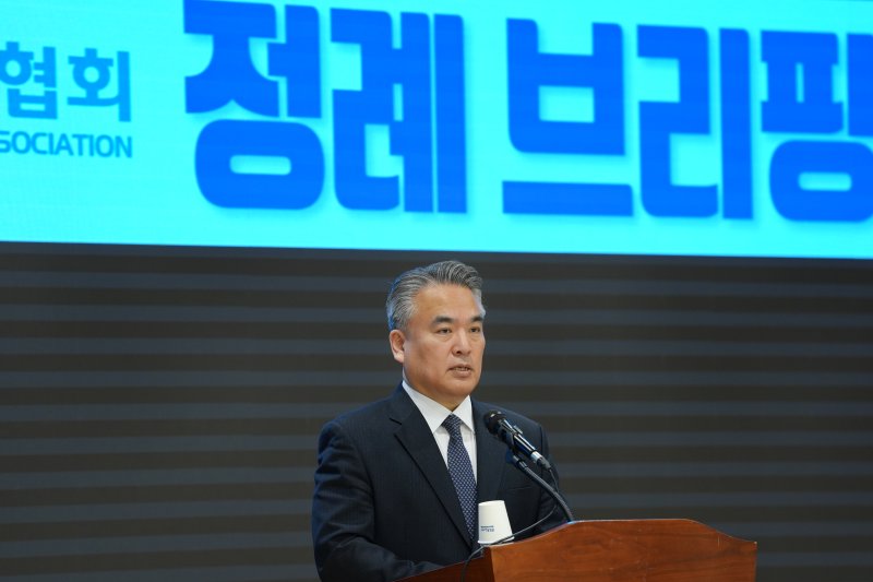 김성근 대한의사협회 대변인이 14일 서울 용산구 대한의사협회에서 열린 제7차 정례브리핑에서 입장문을 발표하고 있다. (대한의사협회 제공. 재판매 및 DB 금지) 2025.3.14/뉴스1