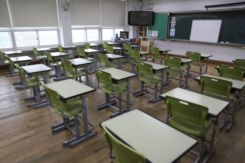 [뉴시스] 한국초등교장협의회(한초협)는 11일 성명서를 내고 "최근 발의된 '통신비밀보호법' 및 '초·중등교육법' 개정안에 대해 깊은 우려를 표한다"며 "법 개정안의 즉각적인 철회를 강력히 요구한다"고 밝혔다. (사진=유토이미지). *재판매 및 DB 금지 *재판매 및 DB 금지