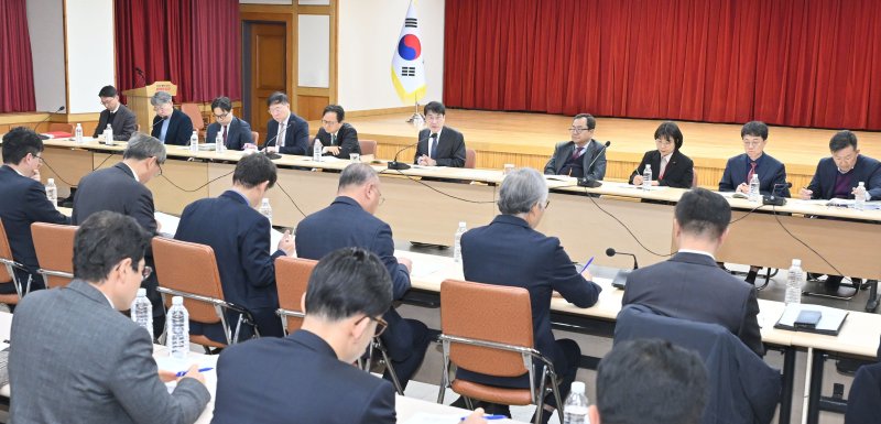 김정기 대구시장 권한대행 행정부지사가 11일 대구시 간부회의를 주재하고 있다. (대구시 제공. 재판매 및 DB 금지) 2025.12.11/뉴스1