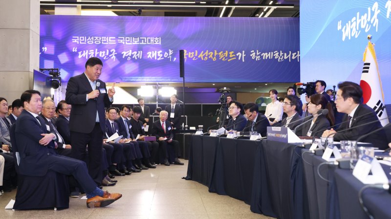 [서울=뉴시스] 고범준 기자 = 서정진 셀트리온 회장이 10일 서울 마포구 프론트원에서 열린 국민성장펀드 보고대회에서 발언하고 있다. (대통령실통신사진기자단) 2025.09.10. bjko@newsis.com